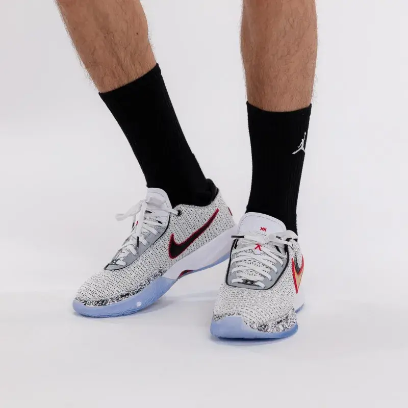 Alternative view of Giày Nike LeBron 20 'The Debut' DJ5423-100