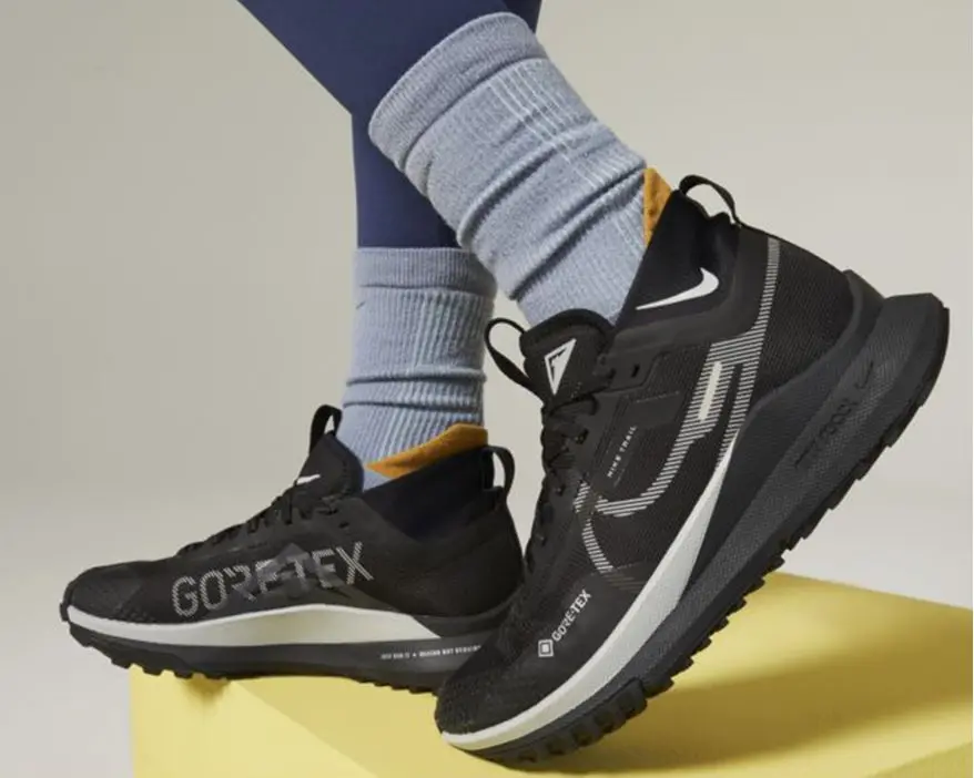 Alternative view of Giày Nike React Pegasus Trail 4 GORE-TEX 'Black Silver' DJ7929-001