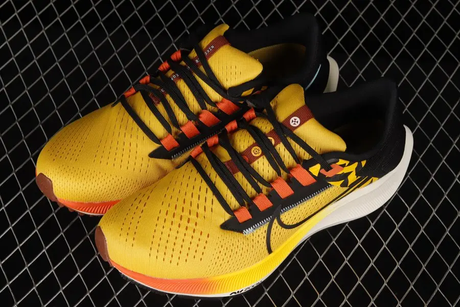 Alternative view of Giày Nike Air Zoom Pegasus 38 Ekiden DO2423-739