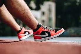 Giày Nike Air Jordan 1 Retro Mid 'Infrared 23' 554724-061 - Ảnh 4