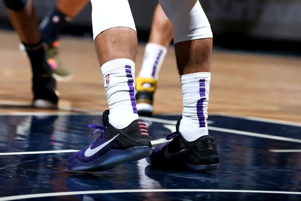 Alternative view of Giày Nike Kobe 11 Elite Low 'Eulogy' 822675-510