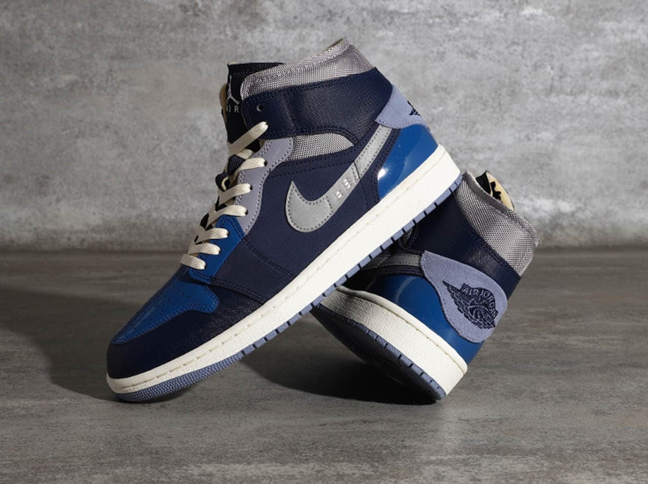 Giày Nike Air Jordan 1 Mid SE Craft 'Inside Out - Obsidian' DR8868-400 - Ảnh 4