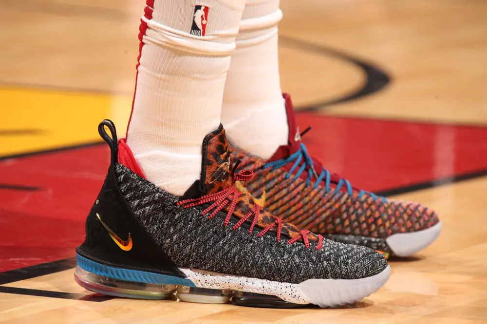 Alternative view of Giày Nike LeBron 16 EP 'What The' BQ6582-900