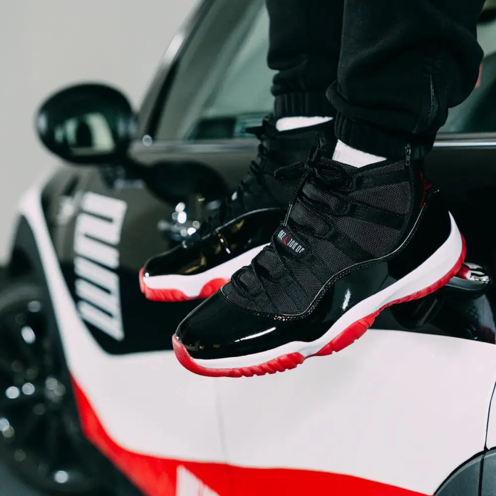 Alternative view of Giày Nike Air Jordan 11 Retro GS 'Bred' 2019 378038-061