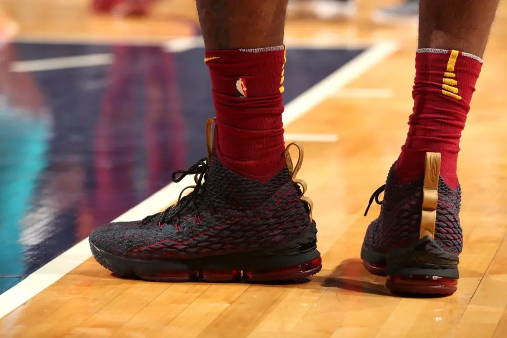 Alternative view of Giày Nike LeBron 15 EP 'New Heights' 897649-300