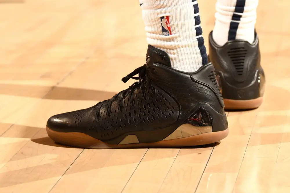 Alternative view of Giày Nike Kobe 9 Mid EXT QS 'Snakeskin' 704286-001