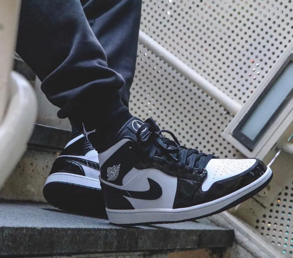 Giày Nike Air Jordan 1 Mid SE 'Carbon Fiber' DD1649-001 - Ảnh 3