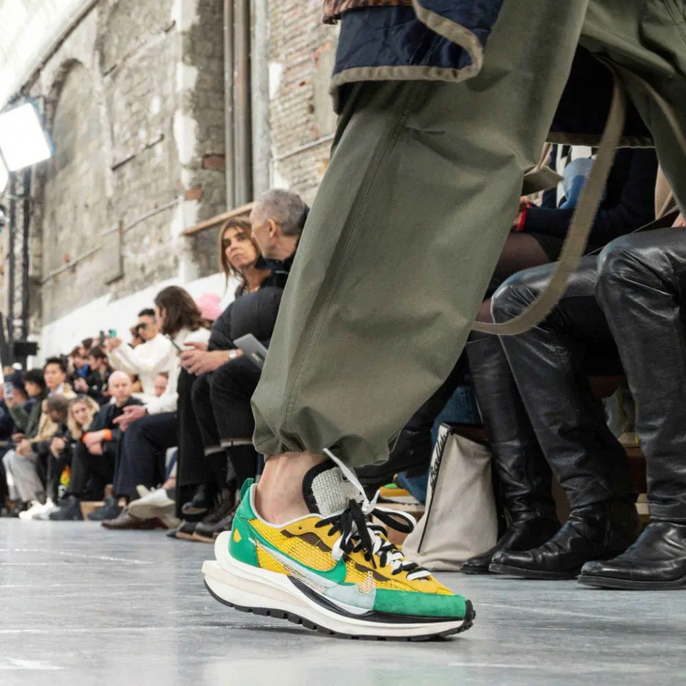 Alternative view of Giày Sacai x Nike VaporWaffle 'Tour Yellow' CV1363-700