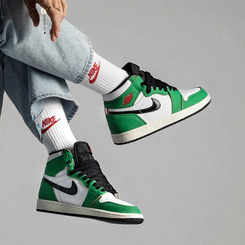 Alternative view of Giày Nike Air Jordan 1 Retro High 'Lucky Green' (W) DB4612-300