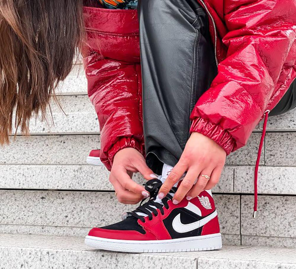 Alternative view of Giày Nike Wmns Air Jordan 1 Mid 'Gym Red Black' BQ6472-601