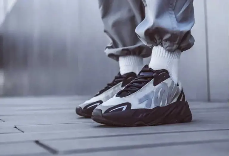 Giày Adidas Yeezy Boost 700 MNVN 'Bone' FY3729 - Ảnh 3