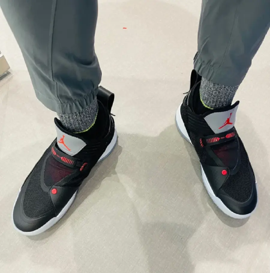 Alternative view of Giày Nike Air Jordan 33 SE ‘Black Cement’ CD9560-006
