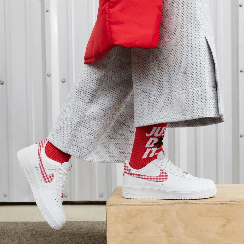 Giày Nike WMNS Air Force 1 Low ‘Red Gingham’ DZ2784-101 - Ảnh 2