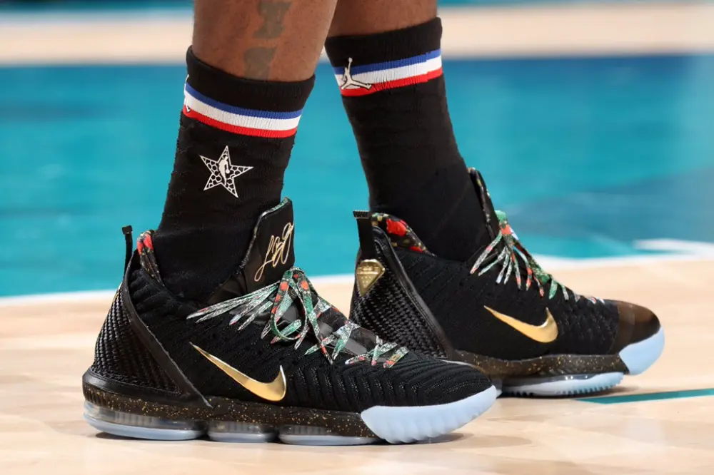 Alternative view of Giày Nike LeBron 16 KC 'Watch The Throne' CI1518-001