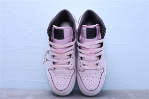 Alternative view of Giày Nike Air Jordan 1 Mid GS 'Pink Foam' 555112-601