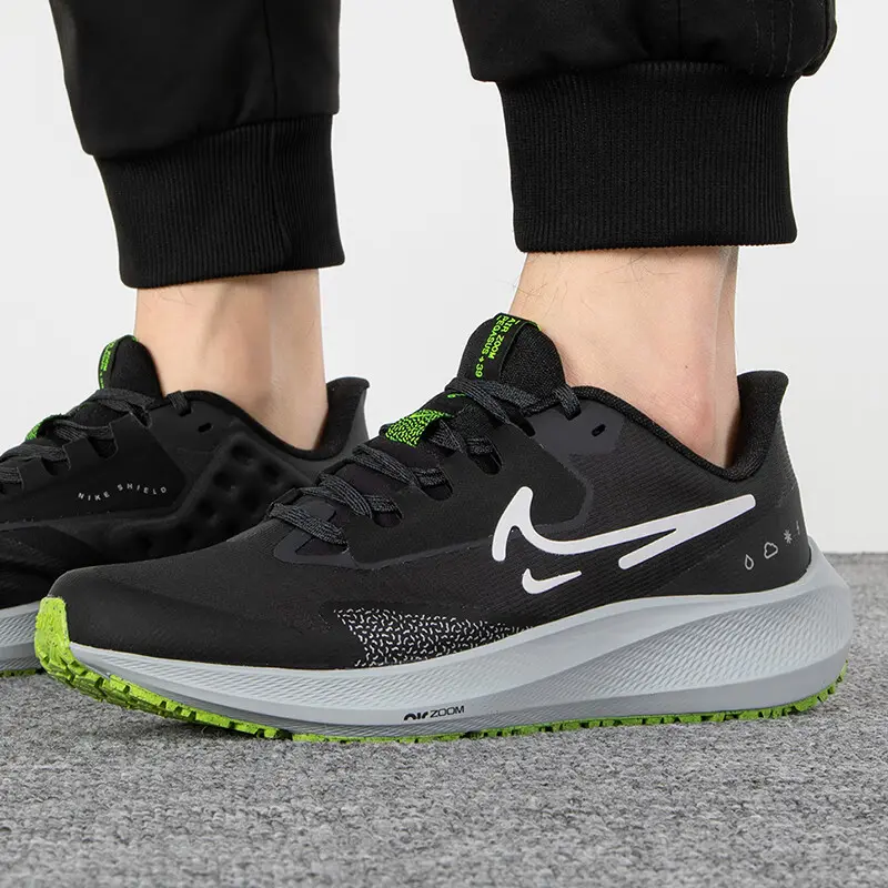 Giày Nike Air Zoom Pegasus 39 Shield 'Black Dark Smoke Grey' DO7625-002 - Ảnh 4