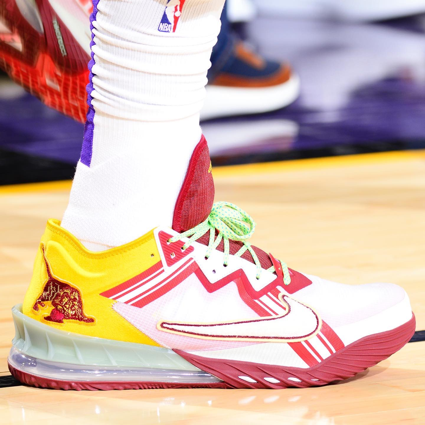 Giày Nike Mimi Plange x LeBron 18 Low EP 'Higher Learning' CV7564-102 - Ảnh 3