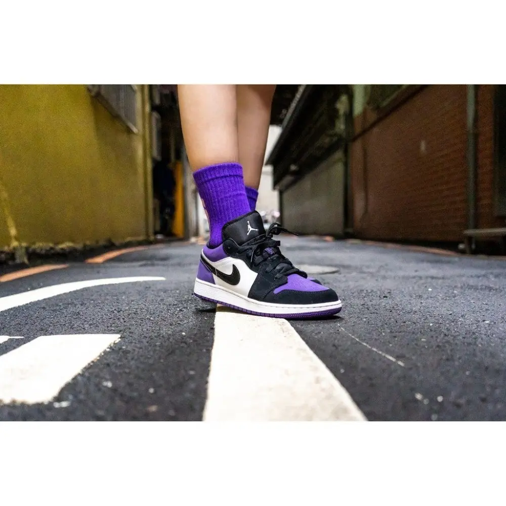 Alternative view of Giày Nike Air Jordan 1 Low Court Purple GS 553560-125