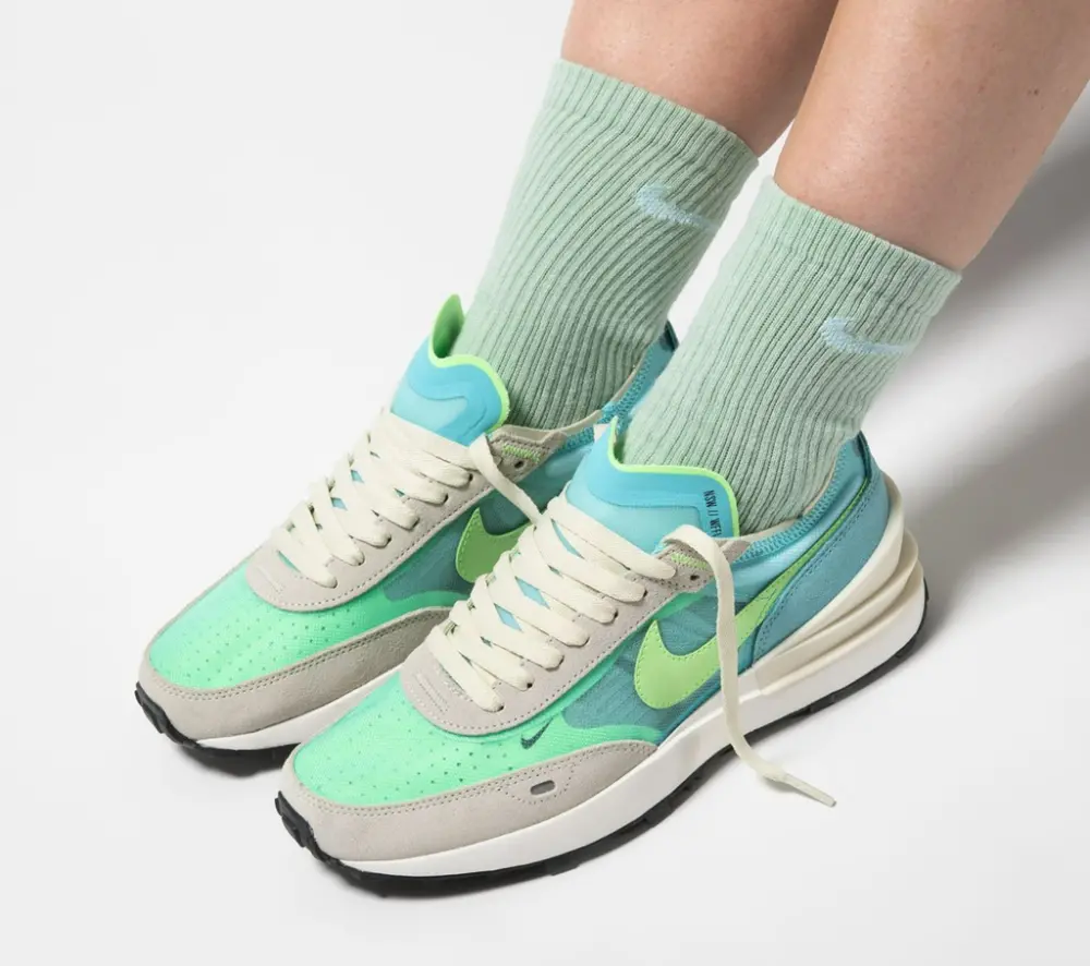 Alternative view of Giày Nike Wmns Waffle One 'Bleached Aqua Lime Glow' DC2533-401