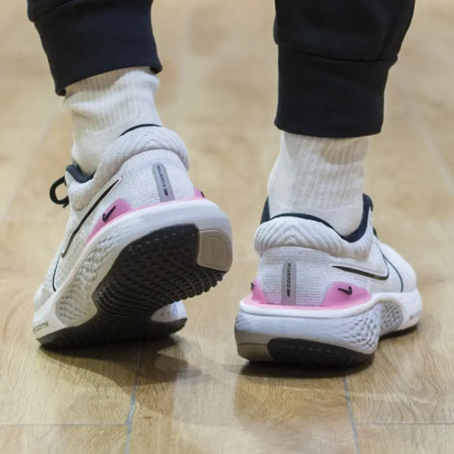 Alternative view of Giày Nike ZoomX Invincible Run Flyknit 2 ‘Light Smoke’ DH5425-101