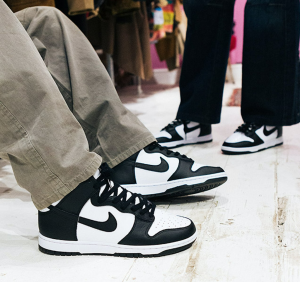 Alternative view of Giày Nike Dunk High Black White DD1399-105