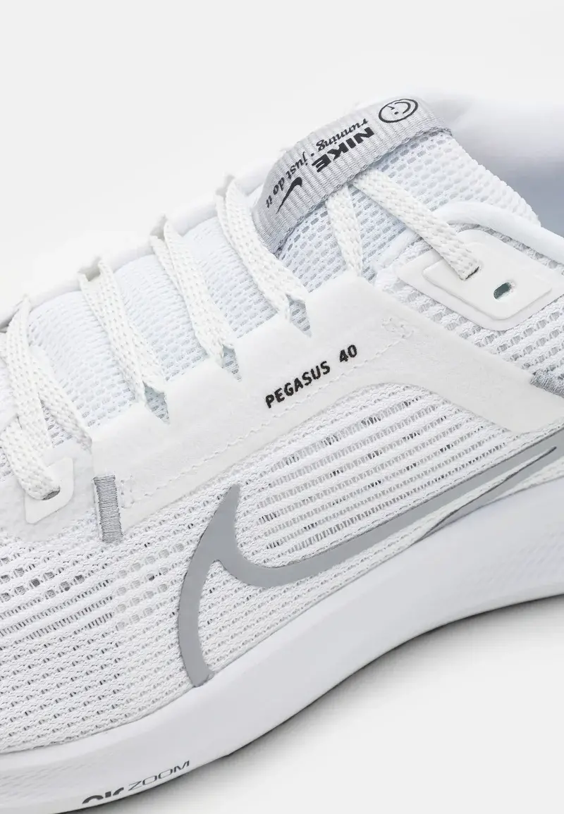 Alternative view of Giày Nike Wmns Air Zoom Pegasus 40 'White Metallic Silver' DV3854-002