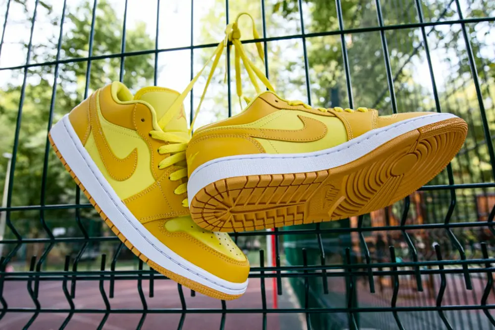 Giày Nike Wmns Air Jordan 1 Low 'Yellow Strike' DC0774-700 - Ảnh 4