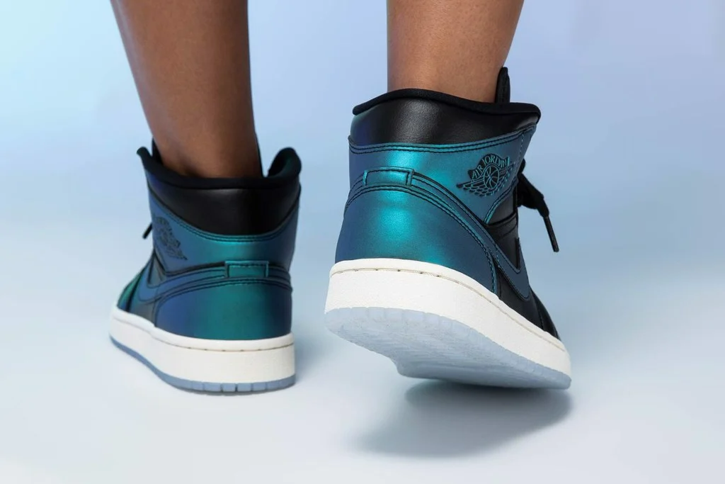 Giày Nike Wmns Air Jordan 1 Mid 'Metallic Turquoise' BQ6472-009 - Ảnh 3