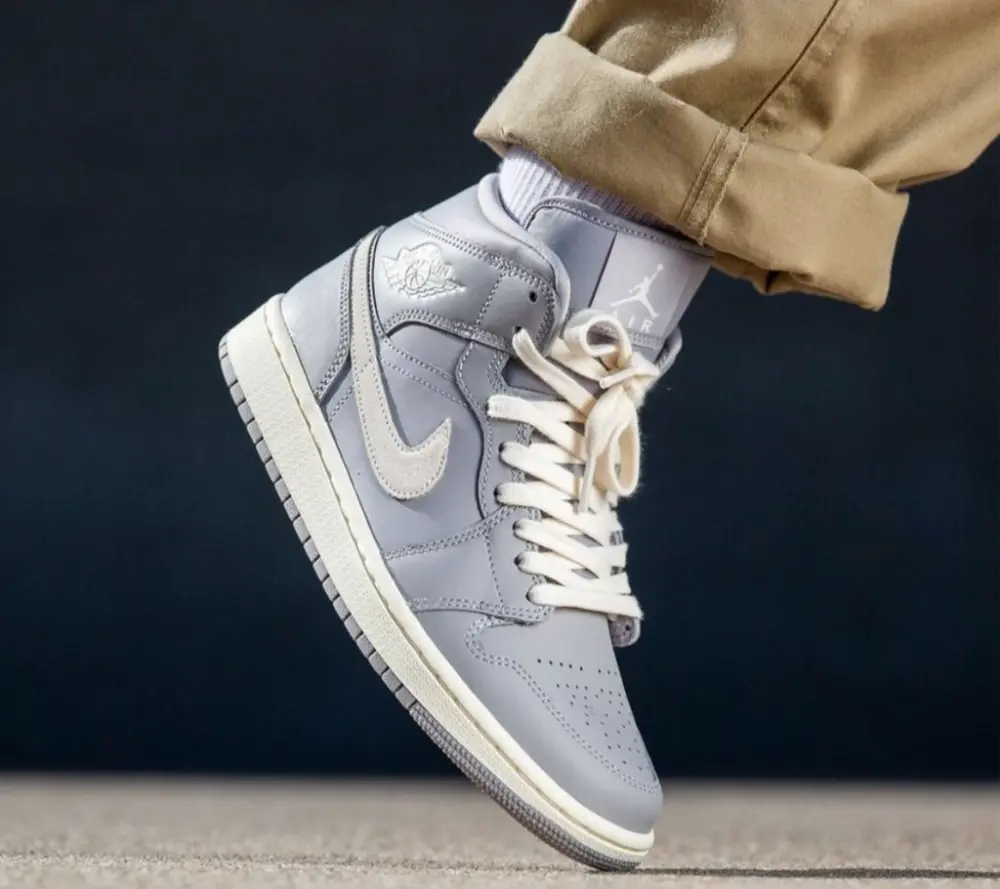Giày Nike Wmns Air Jordan 1 Mid 'Grey Light Bone' CD7240-002 - Ảnh 5