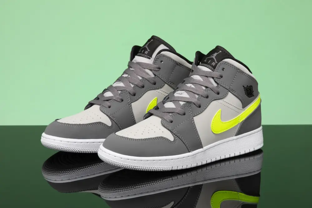 Giày Nike Air Jordan 1 Mid GS 'Gun Smoke Volt' 554725-072 - Ảnh 3