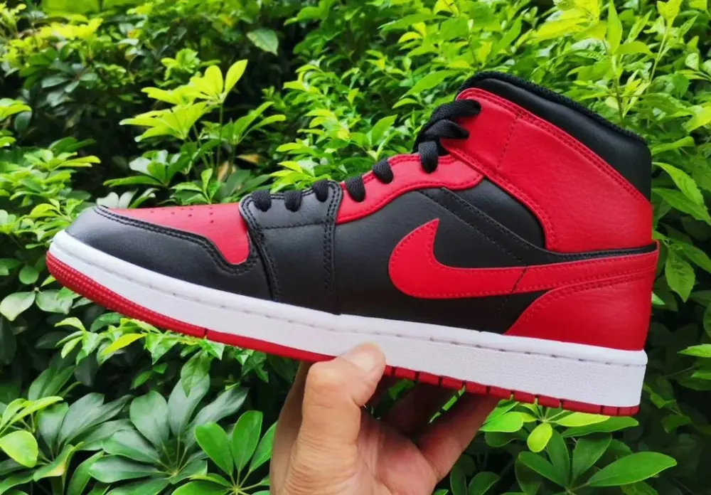 Giày Nike Air Jordan 1 Mid "Banned" 2020 554724-074 - Ảnh 3