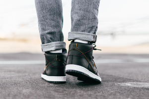 Alternative view of Giày Nike NBA x Dunk High SB Cleveland Cavaliers BQ6392-001