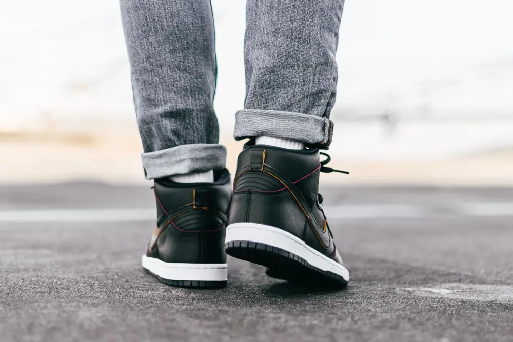 Alternative view of Giày Nike NBA x Dunk High SB Cleveland Cavaliers BQ6392-001
