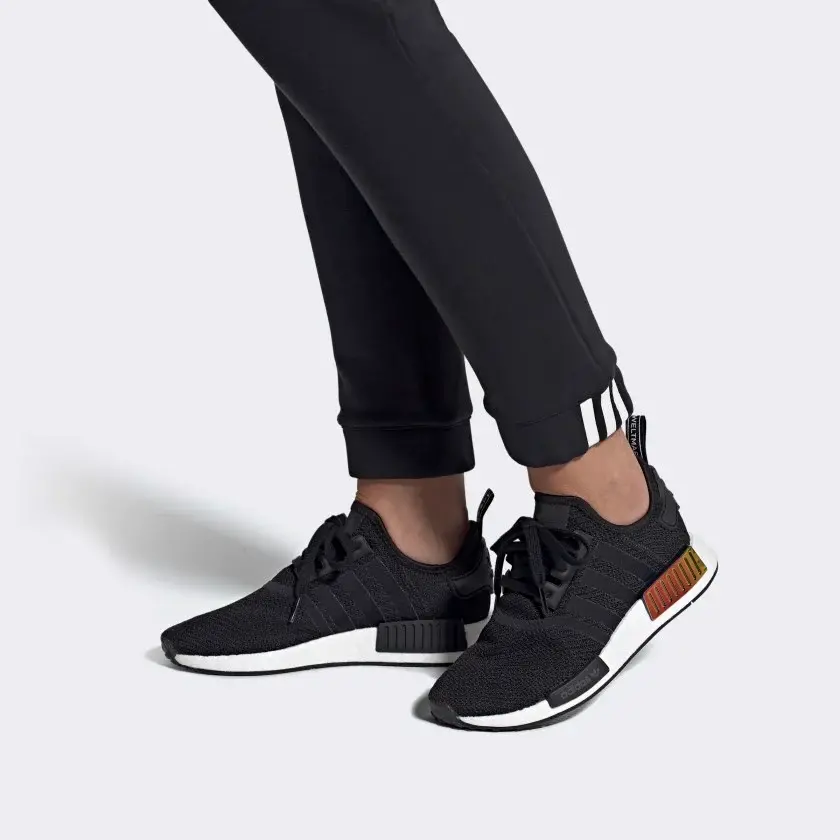 Alternative view of Giày Adidas Wmns NMD R1 'Metallic Plugs Core Black' EE5172