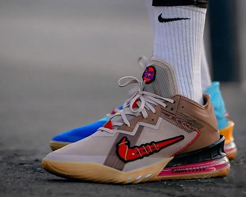 Alternative view of Giày Nike Space Jam x LeBron 18 Low EP 'Wile E. x Roadrunner' CV7564-401
