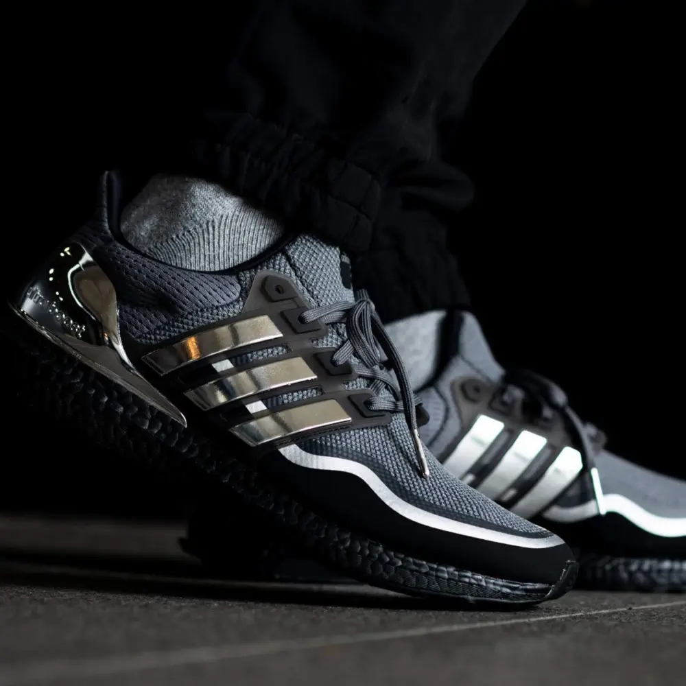 Alternative view of Giày Adidas Ultra Boost "Grey Silver" EG8103
