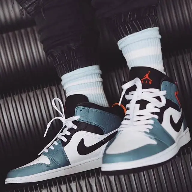 Giày Nike Air Jordan 1 Mid Fearless CU2802-100 - Ảnh 3