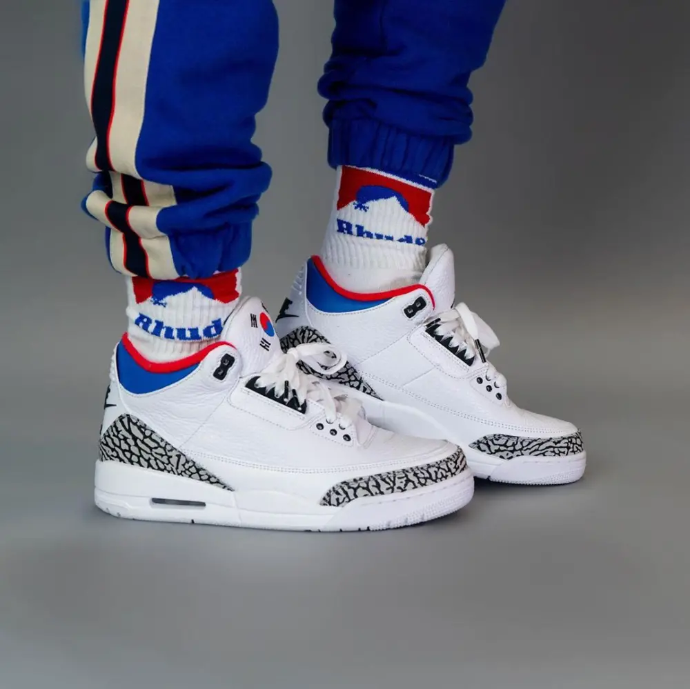 Alternative view of Giày Nike Wmns Air Jordan 3 Retro NRG 'Seoul' DC7310-100