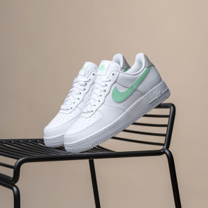 Alternative view of Giày Nike Wmns Air Force 1 '07 'White Green Glow' 315115-164