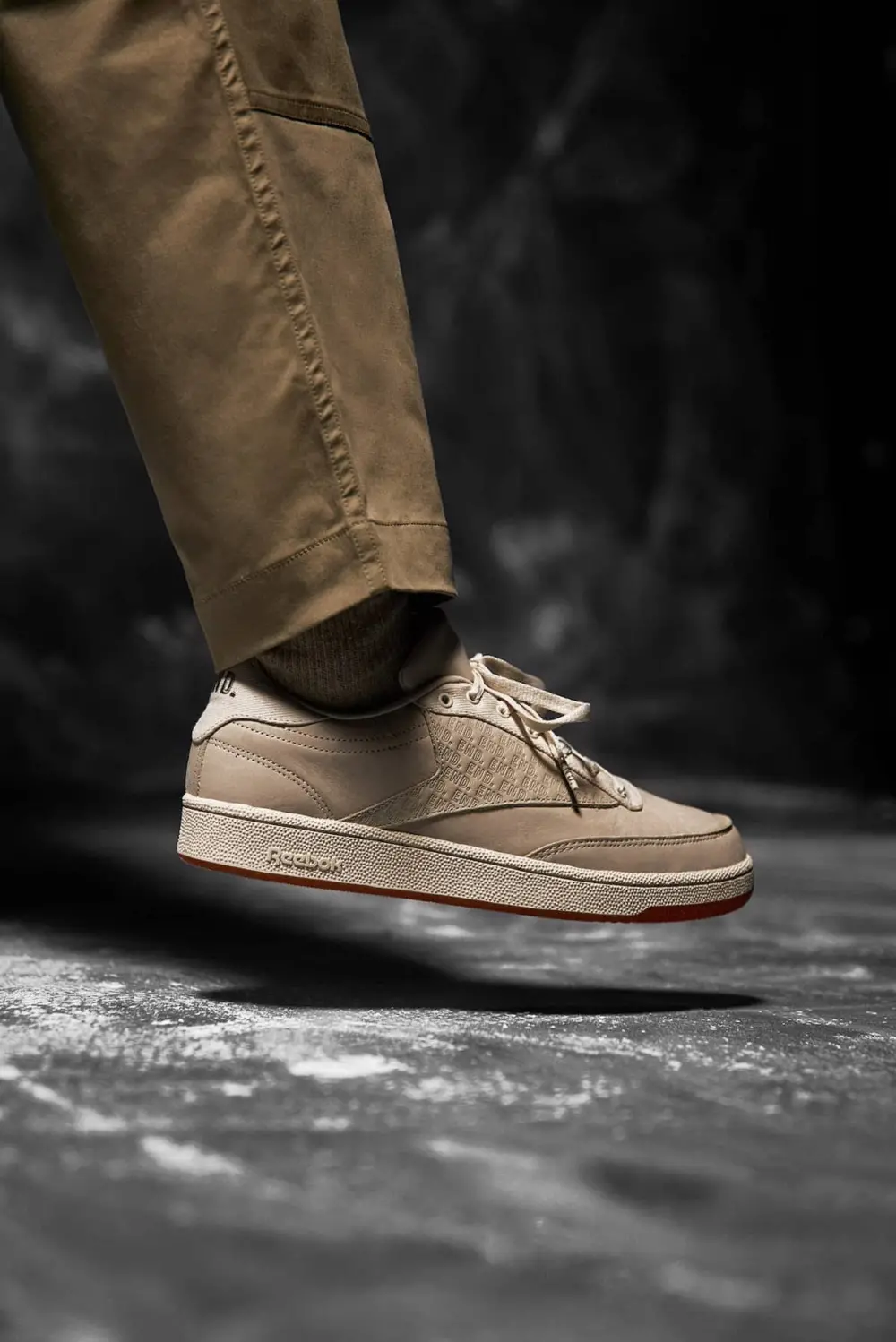 Alternative view of Giày Reebok END. x Club C 85 'Chalk' G58845