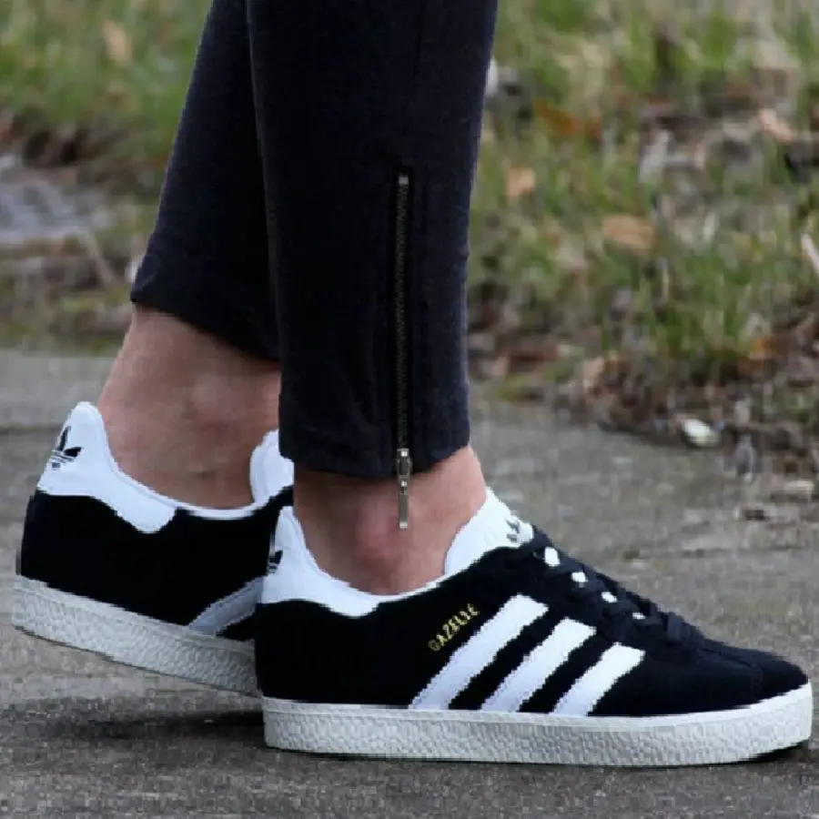 Alternative view of Giày Adidas Gazelle Junior ‘Black White’ BB2502