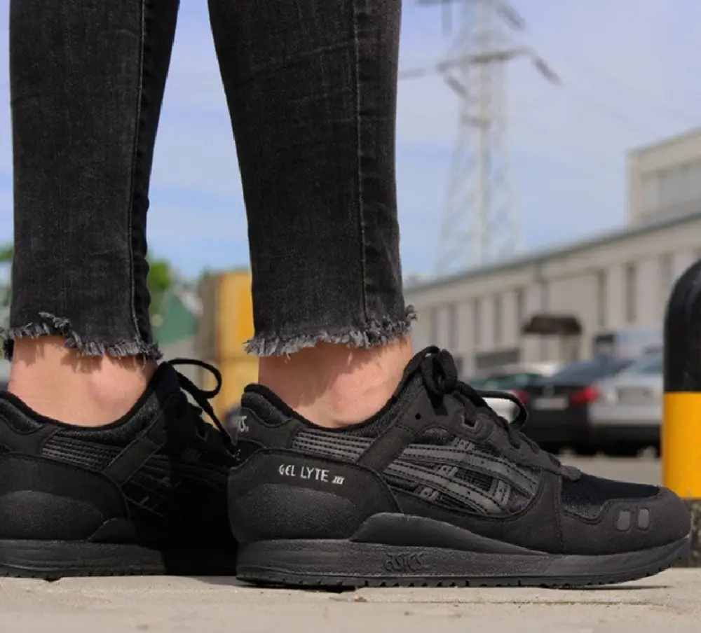 Alternative view of Giày Asics Gel Lyte 3 OG 'Triple Black' 1201A257-001
