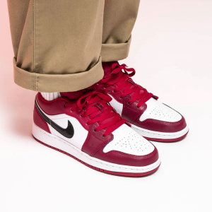 Alternative view of Giày Nike Air Jordan 1 Low GS 'Noble Red' 553560-604