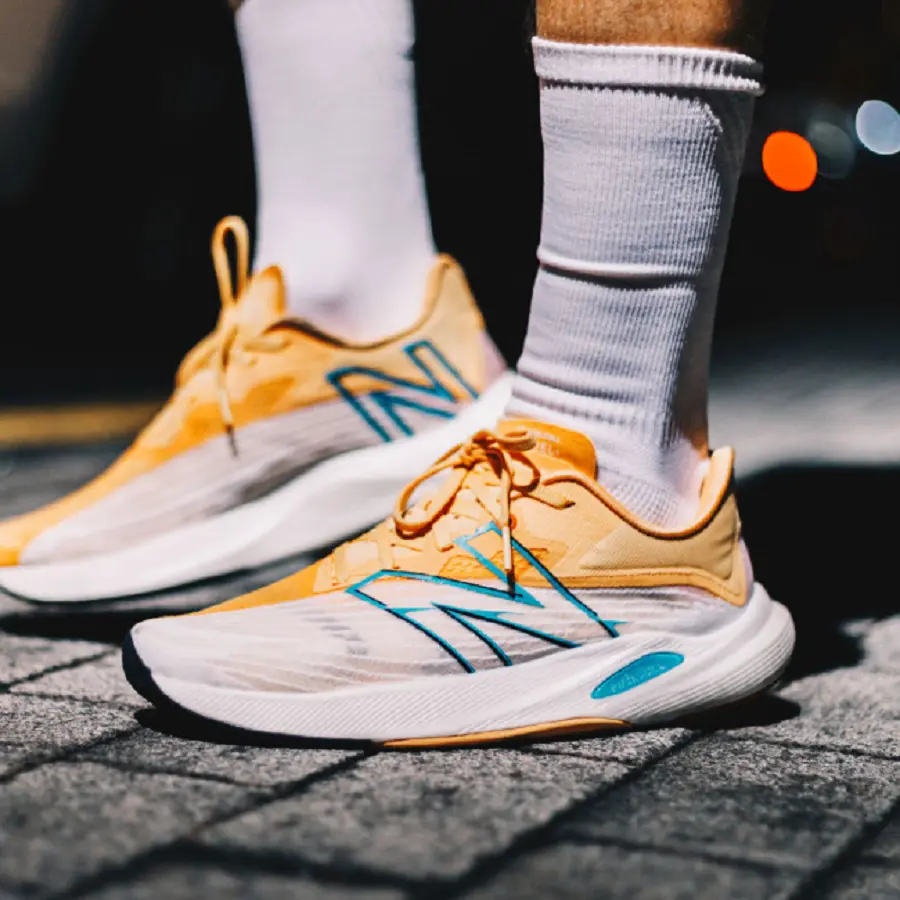 Alternative view of Giày New Balance FuelCell Rebel v2 'White Habanero' MFCXLG2