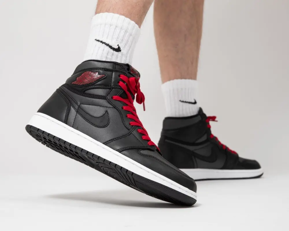 Alternative view of Giày Nike Air Jordan 1 Retro High OG 'Black Gym Red' 555088-060