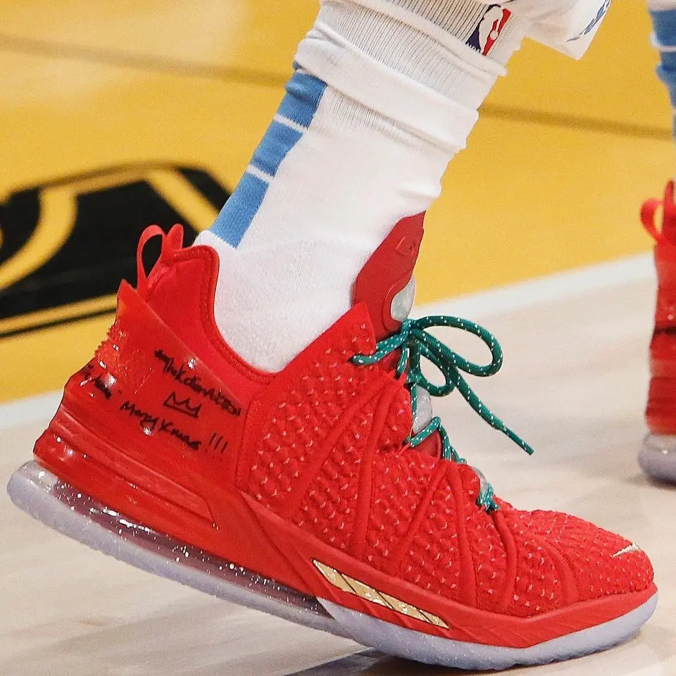 Alternative view of Giày Nike LeBron 18 'X-Mas In LA' DB8148-601