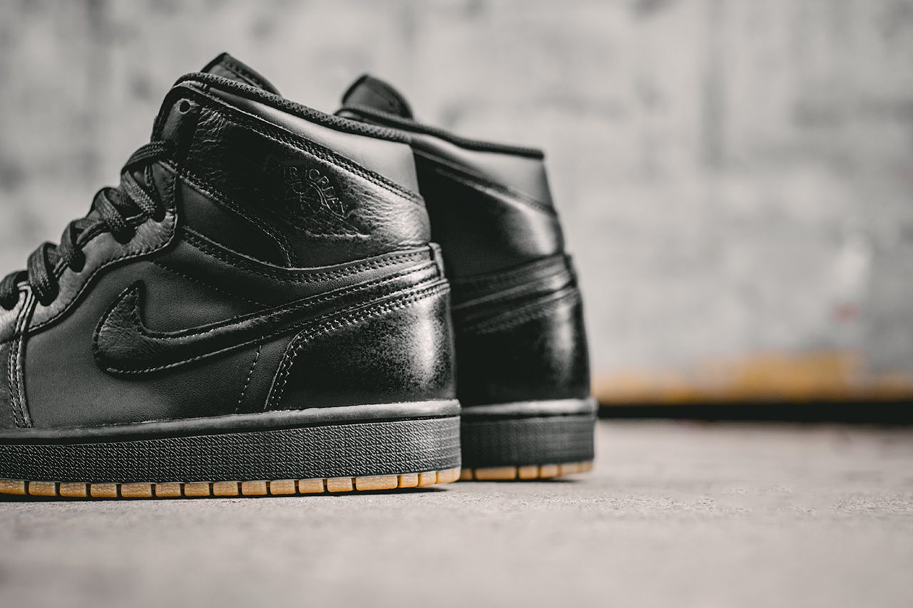 Giày Nike Air Jordan 1 Retro Black Gum 555088-020 - Ảnh 2
