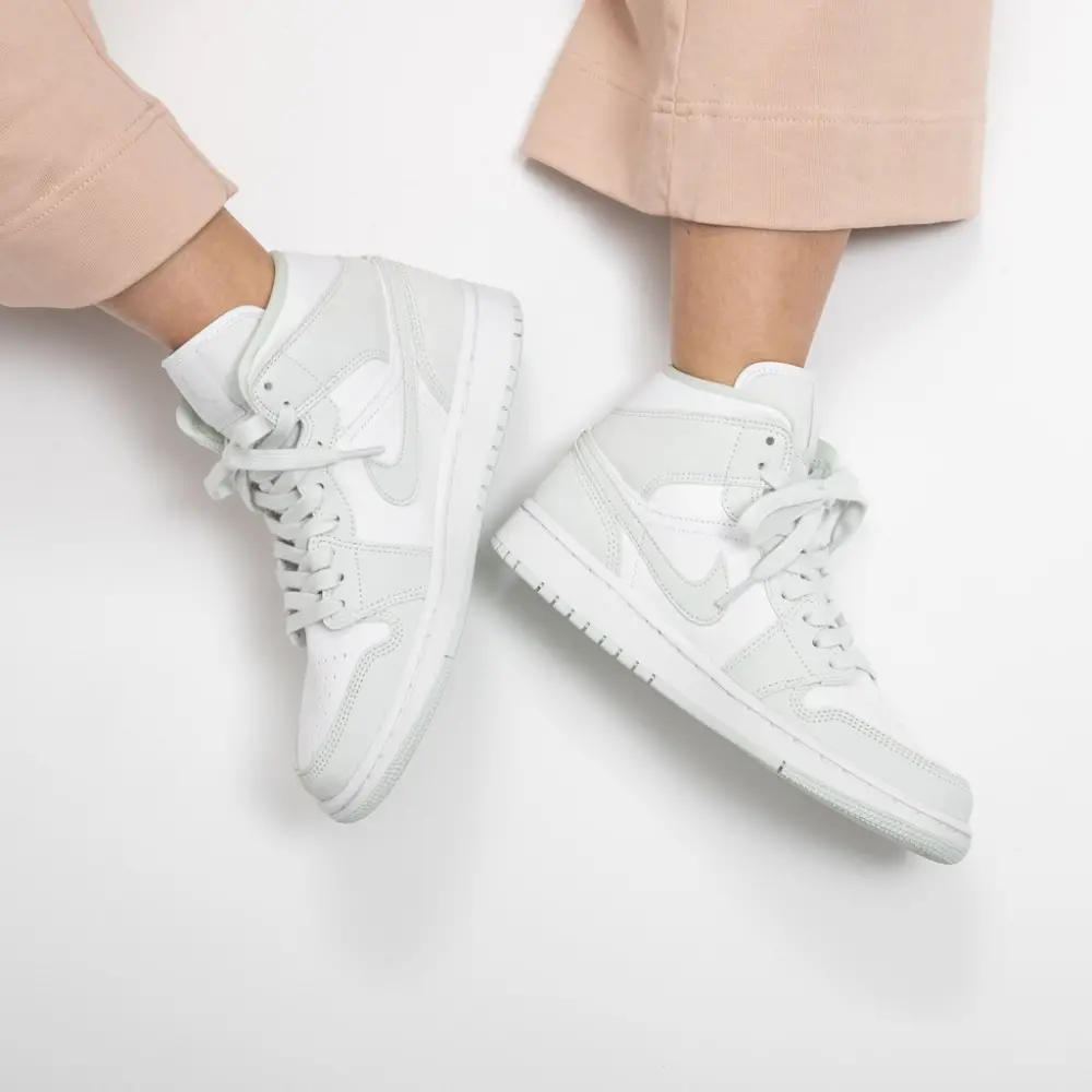 Giày Nike Wmns Air Jordan 1 Mid 'Spruce Aura' CV5280-103 - Ảnh 5