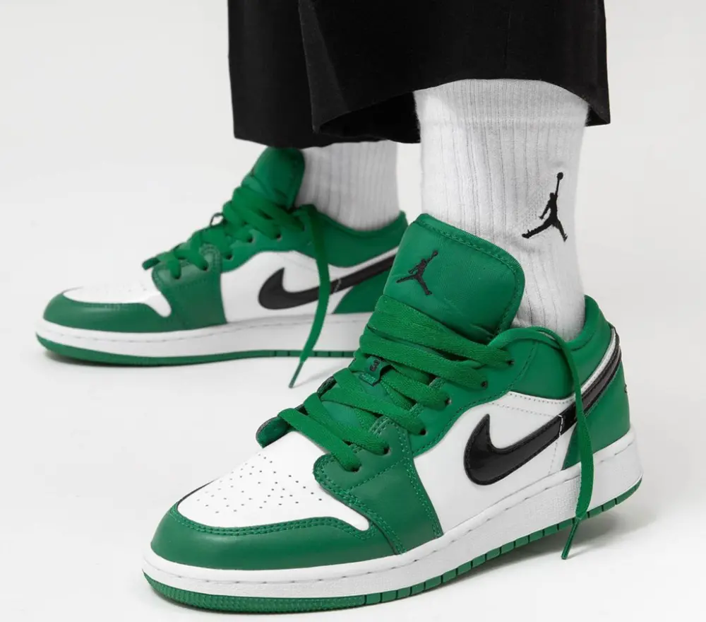 Alternative view of Giày Nike Air Jordan 1 Low 'Pine Green' 553558-301