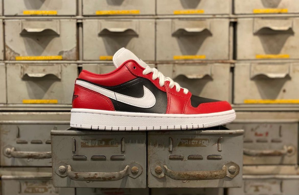Giày Nike Wmns Air Jordan 1 Low 'Chicago Flip' DC0774-603 - Ảnh 5
